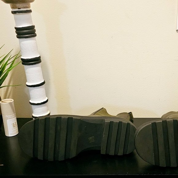 Platform Chelsea Boots - Picture 3 of 6